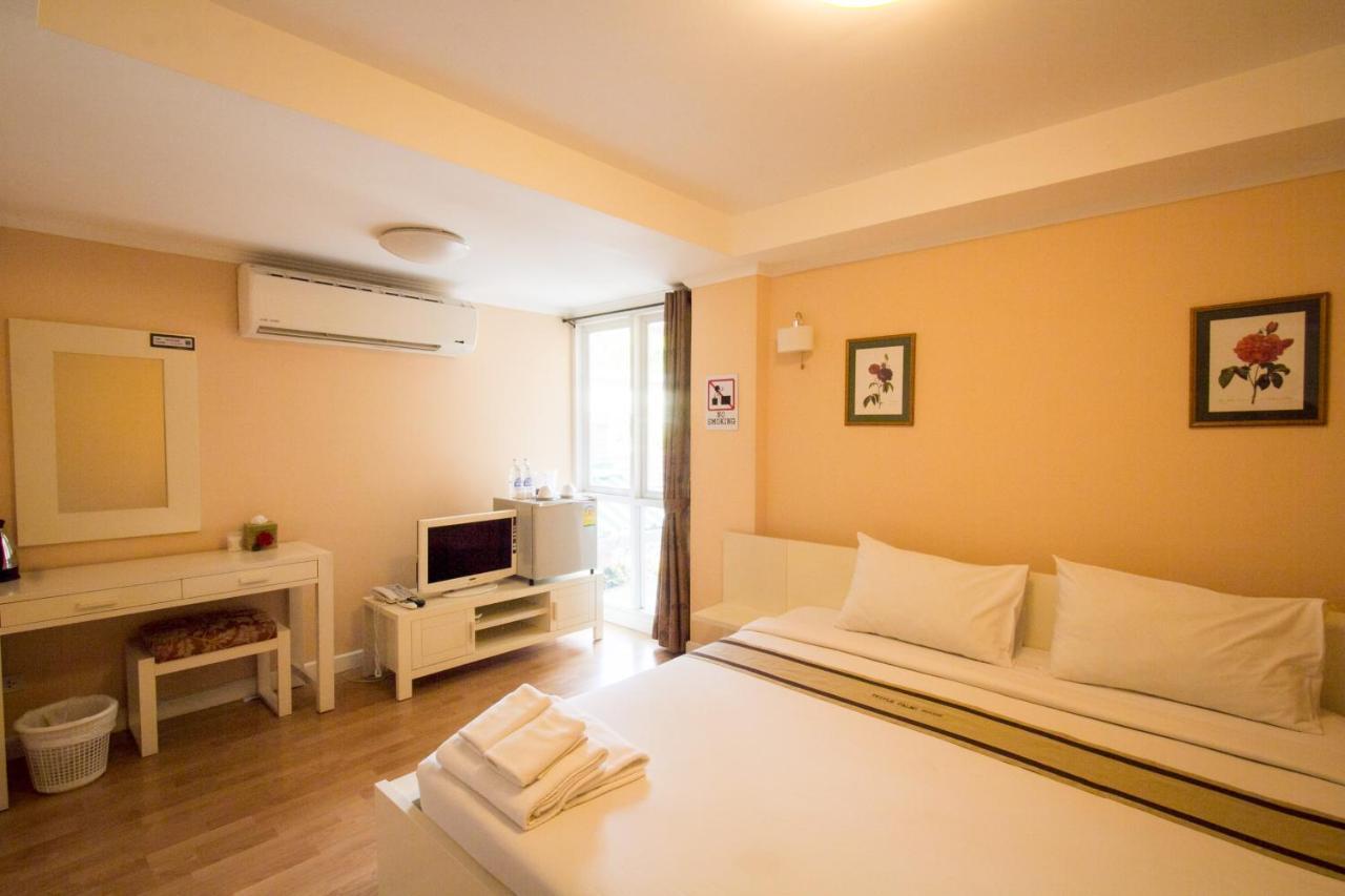 Triple Palms House 호텔 치앙마이 외부 사진