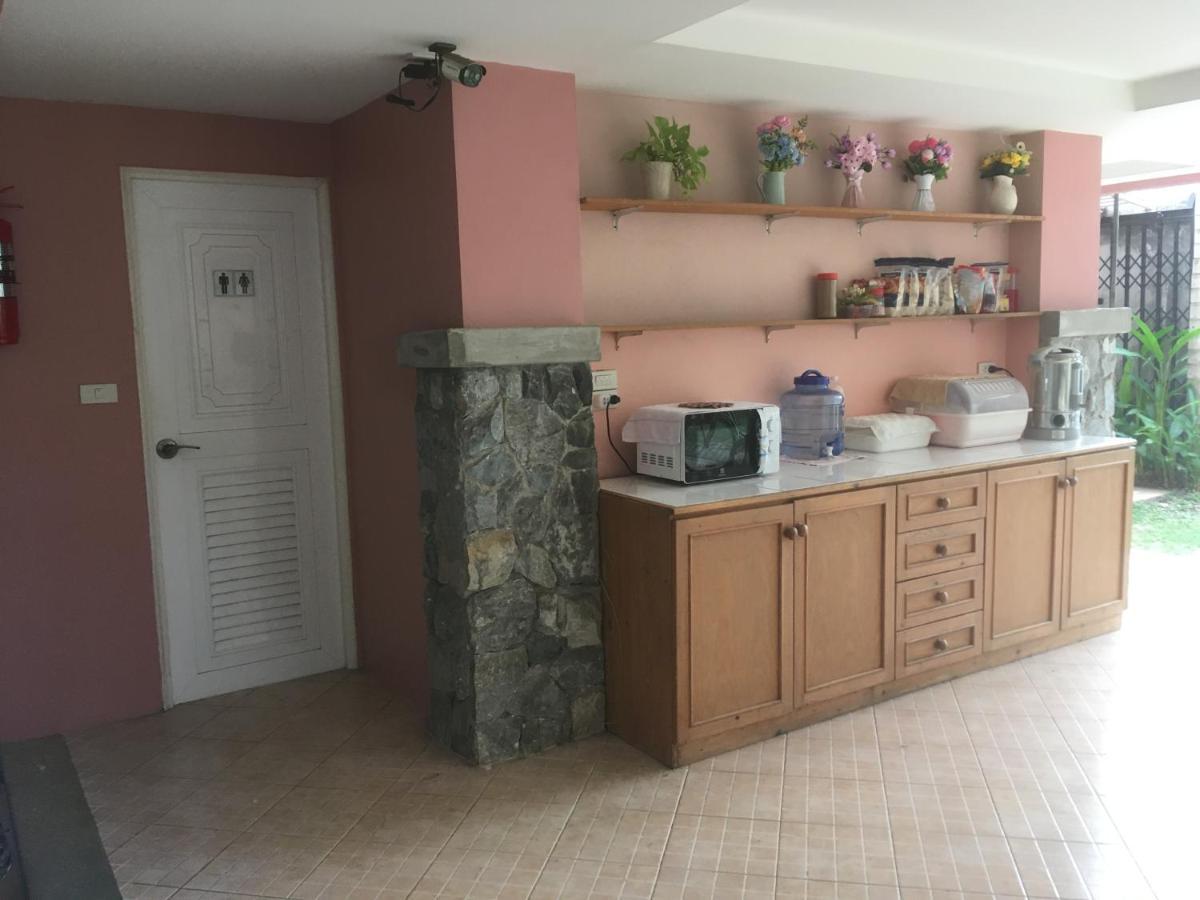 Triple Palms House 호텔 치앙마이 외부 사진