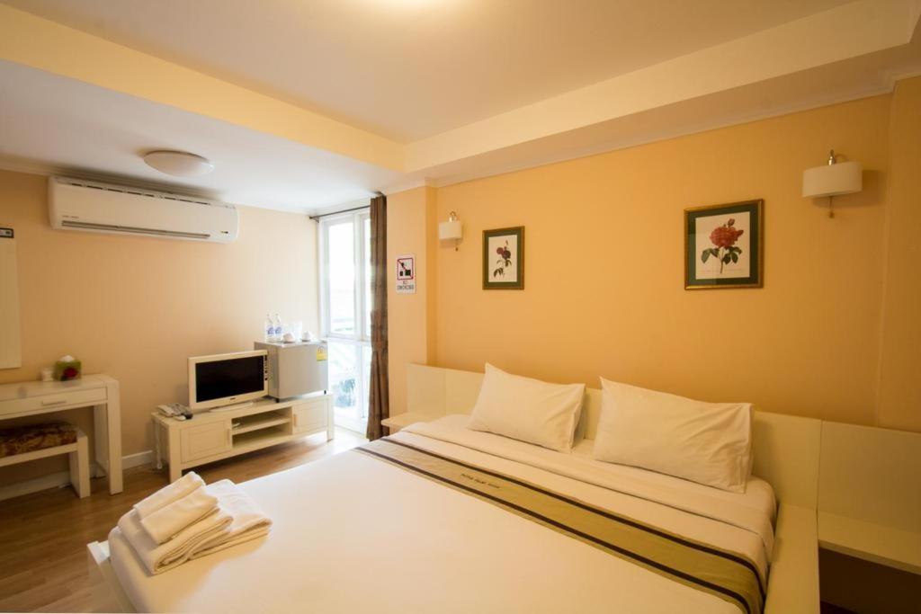 Triple Palms House 호텔 치앙마이 외부 사진
